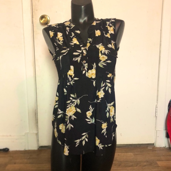 Tank top flowers design - Picture 1 of 1